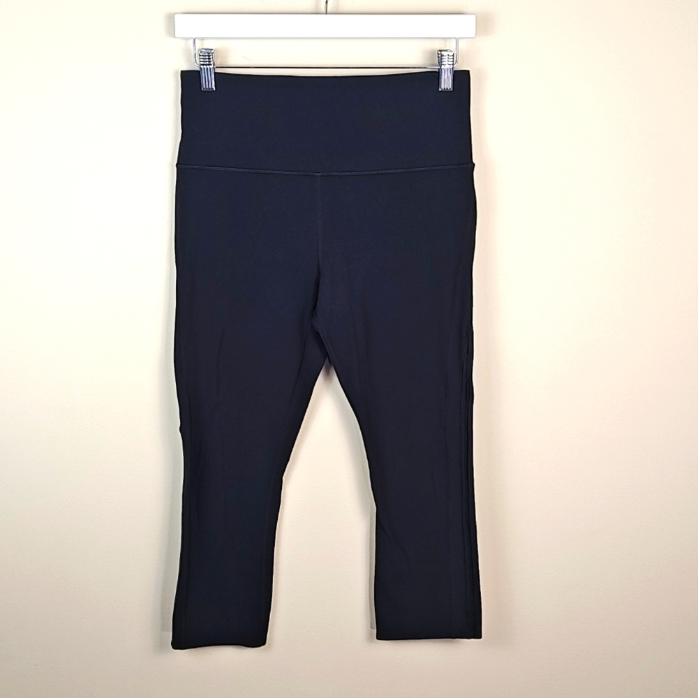 Athleta Horizon Scallop Capri